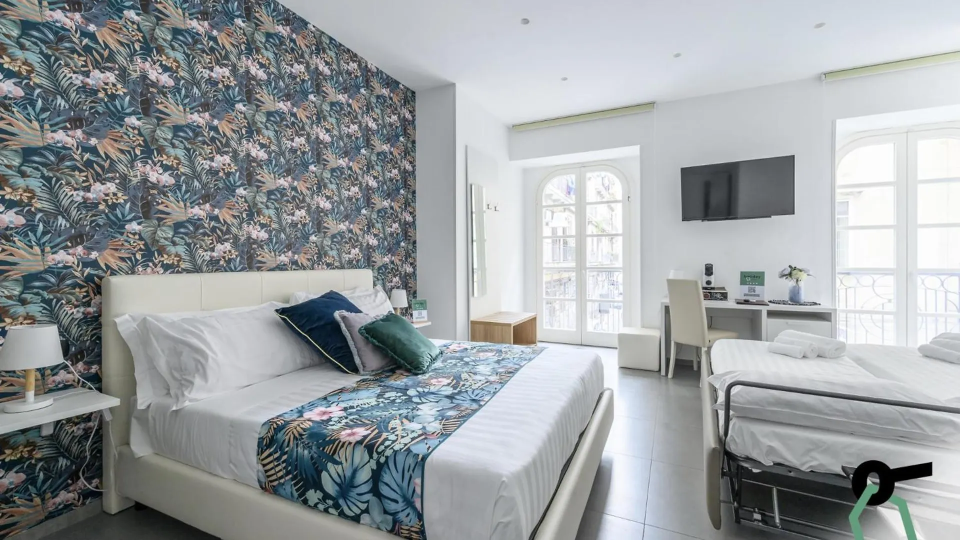 Hotiday Room Collection - Napoli Duomo 0*, Naples Italy