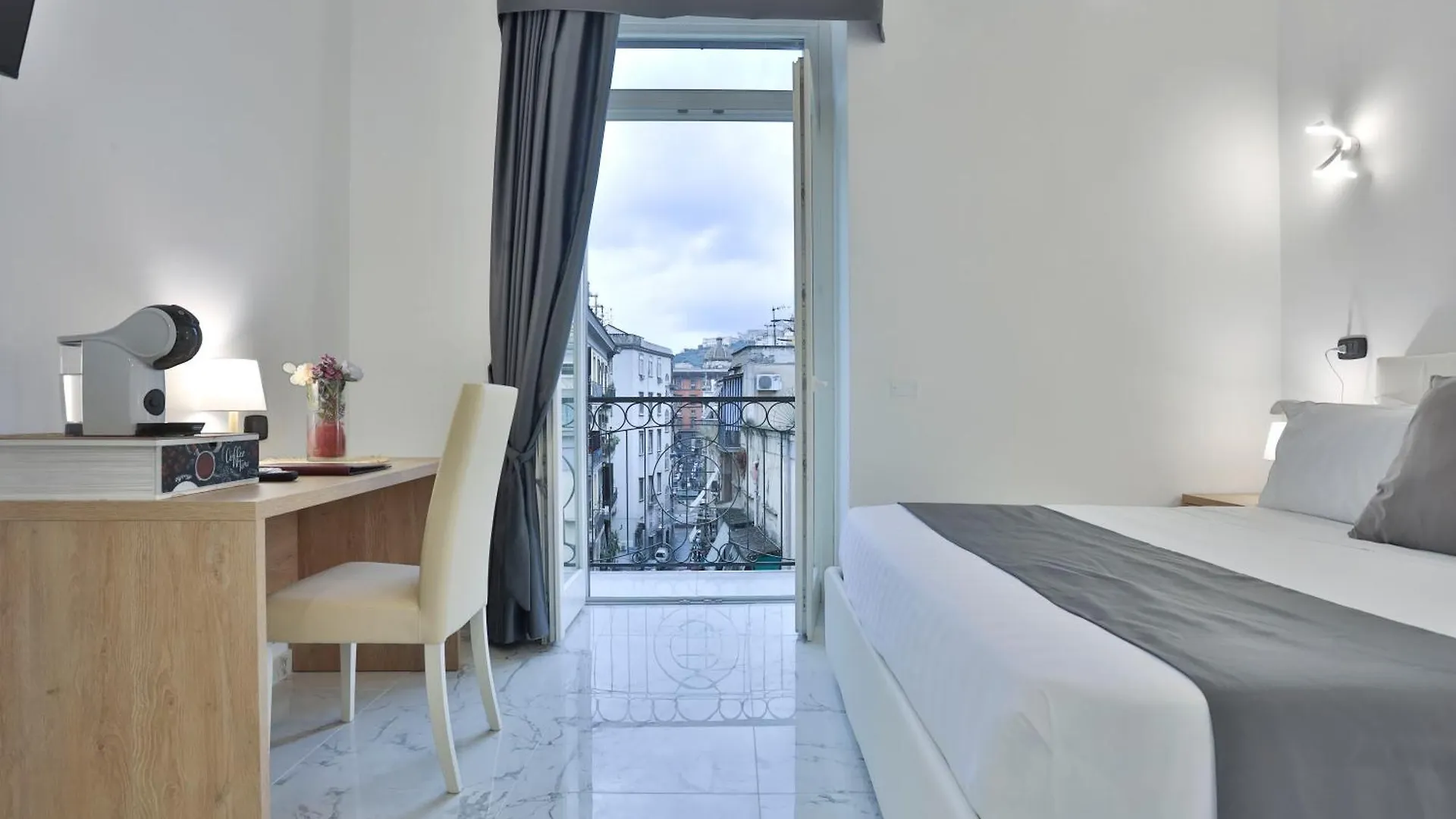 Hotiday Room Collection - Napoli Duomo Aparthotel