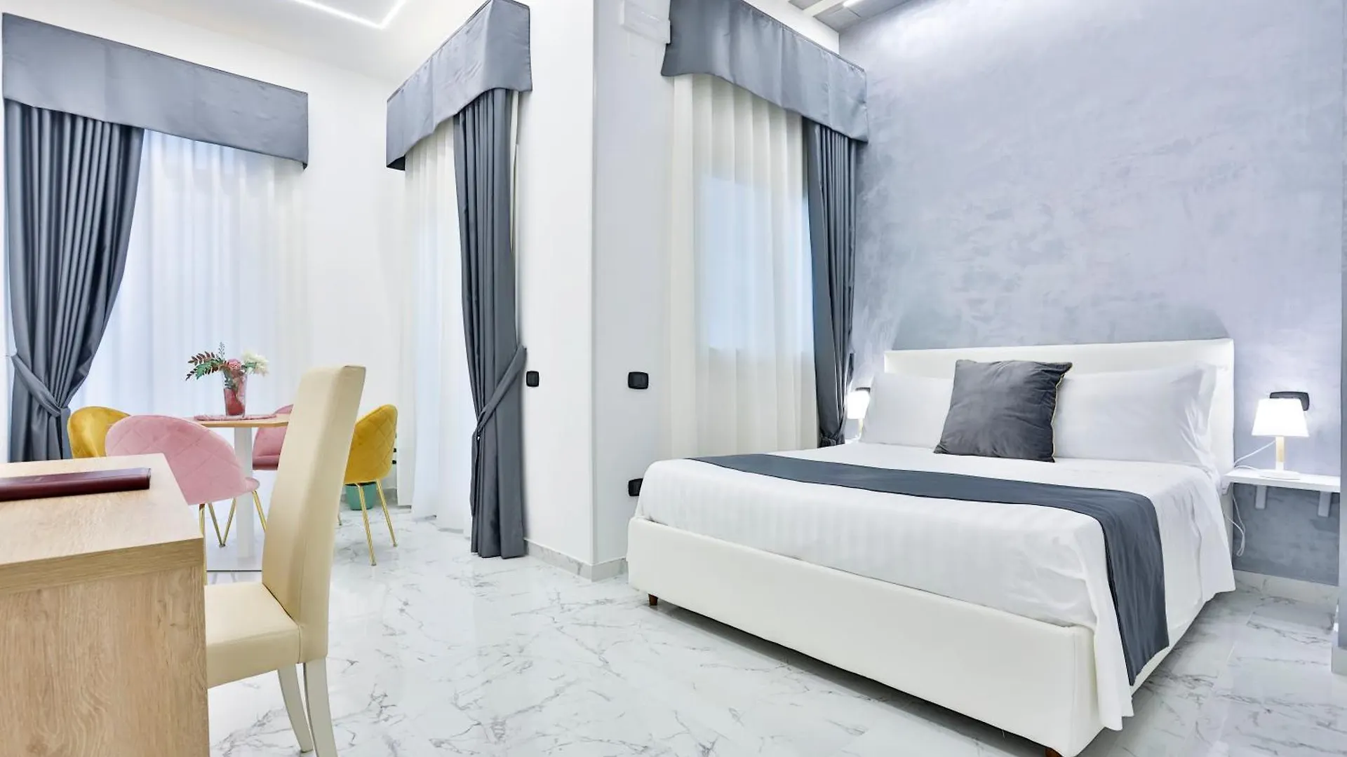 Aparthotel Hotiday Room Collection - Napoli Duomo